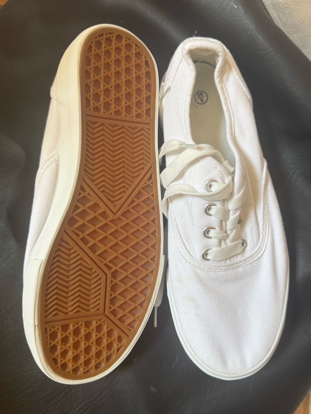 Canvas tennis shoes - Picture 4 of 5
